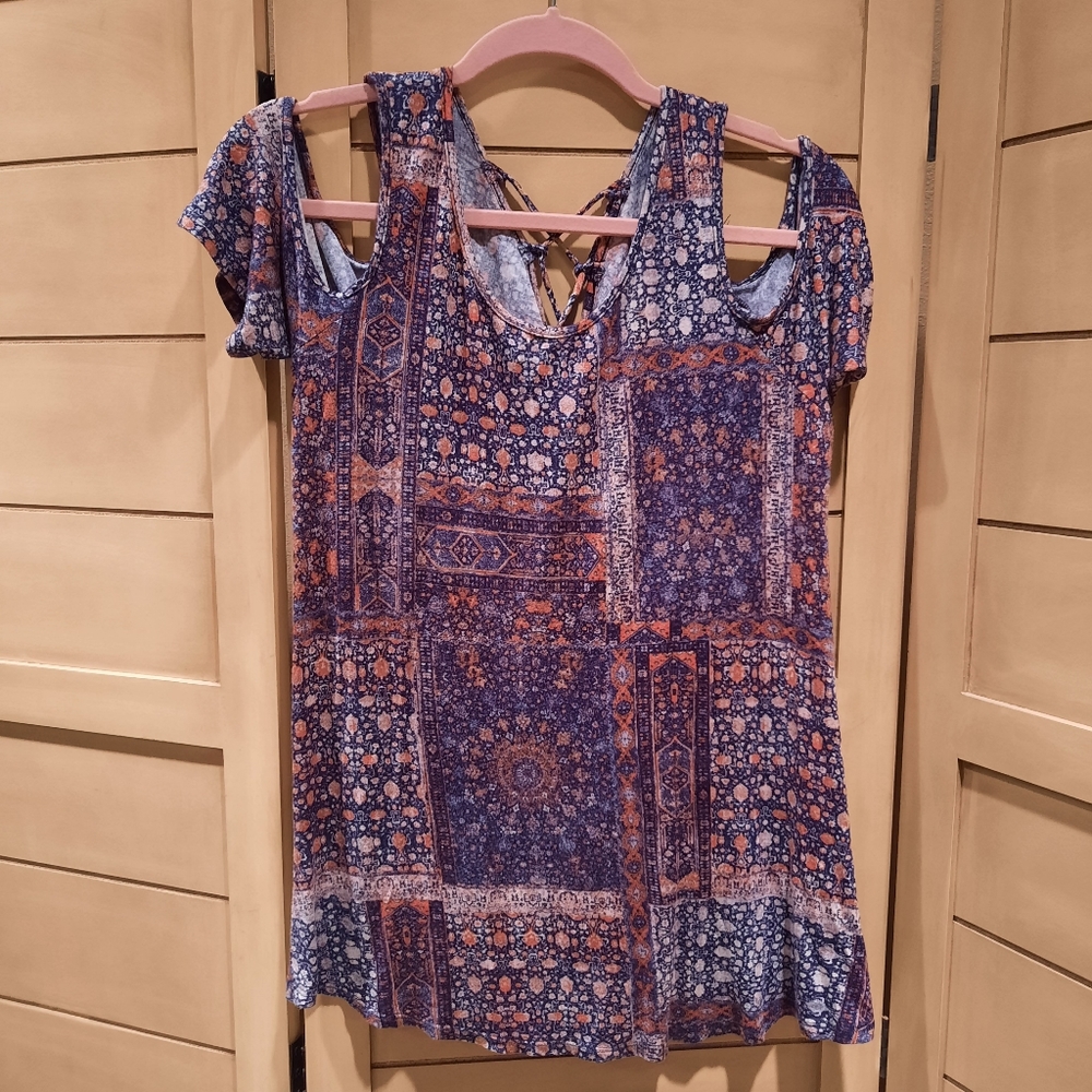 Super cute Daytrip Open-shoulder floral top Size Large
